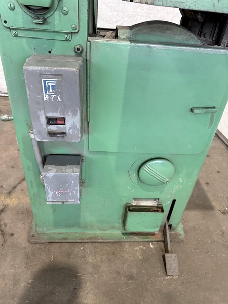 16" DOALL ML-16 VERTICAL BANDSAW. STOCK # 1118824