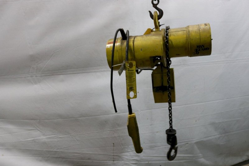 1/2 TON BUDGIT POWER CHAIN HOIST : STOCK #11991