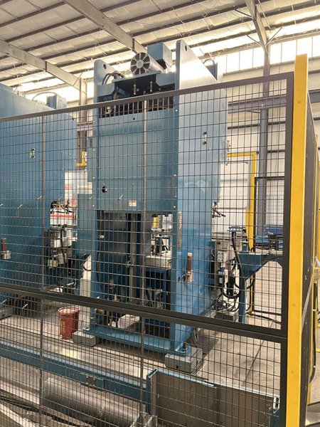 220 TON KOMATSU GAP FRAME STAMPING PRESS