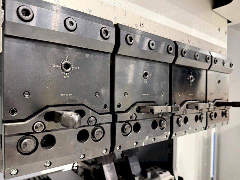 Mitsubishi Diamond BB306 30 Ton 5-Axis Electric Press Brake