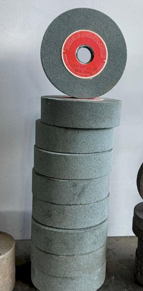 Carborundum Grinding wheels GC120 L7 VR (RPM 7,094) 3 1/2" x 1" x 5/8" NOS (9pcs)