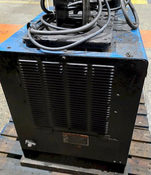 MILLER CP-302 MIG WELDER WITH 60 SERIES 24V WIRE FEEDER USED