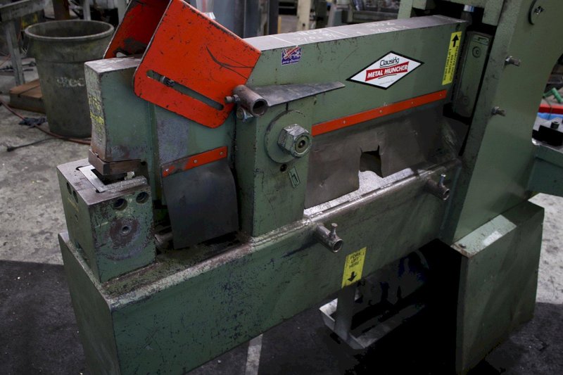 4" X 4" X 3/8" METAL MUNCHER HYDRAULIC IRONWORKER:  STOCK #75682