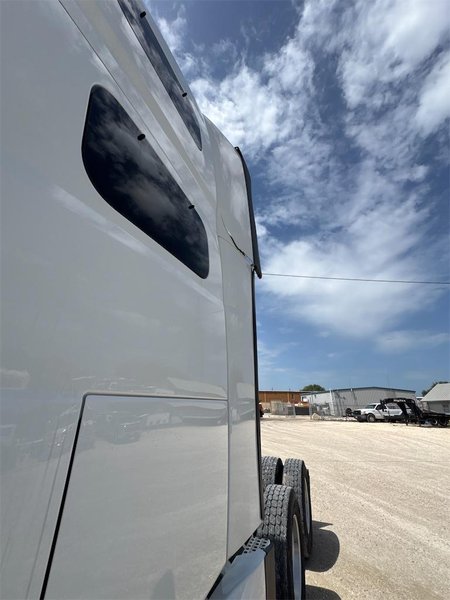 2022 Volvo VNL64T 760 4V4NC9EH9NN602667