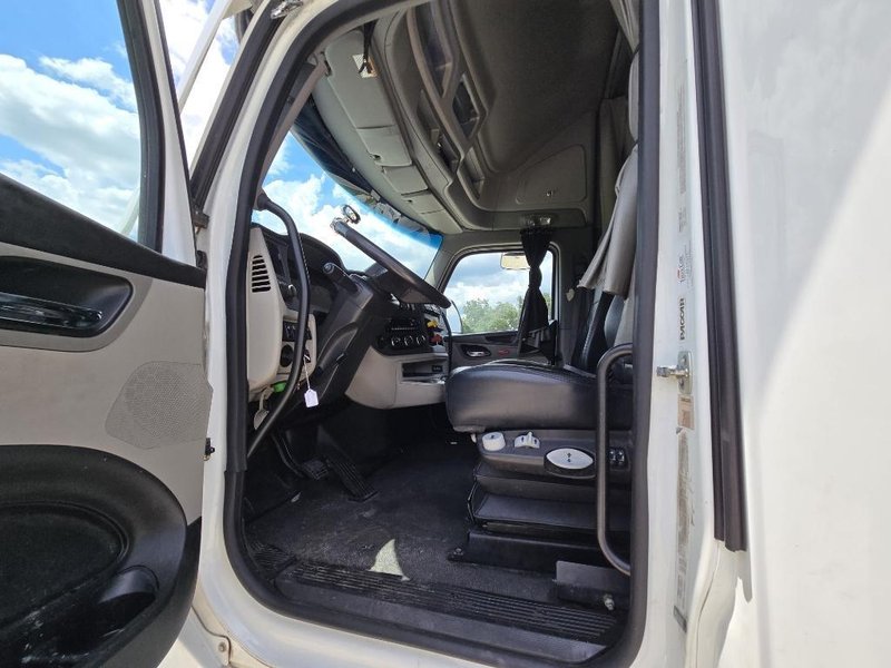 2023 Peterbilt 579 1XPBD49X7PD871368