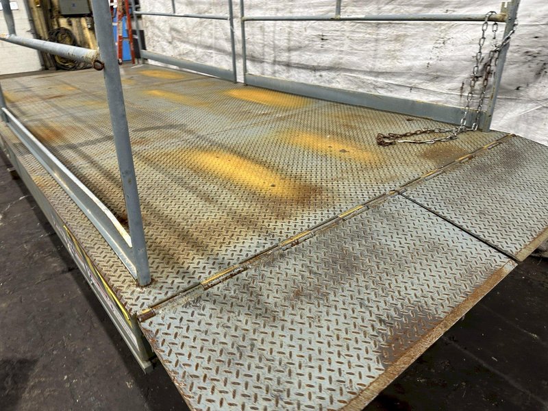 30,000 LB METRODOCK HYDRAULIC SCISSOR LIFT TABLE: STOCK #79256