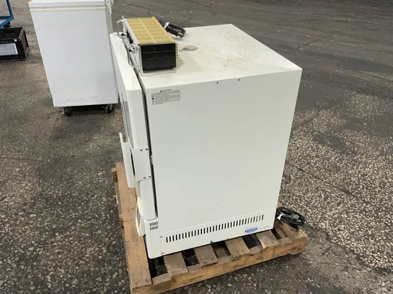 Yamato 24” X 20” X 19” Convection Oven - Dkn600