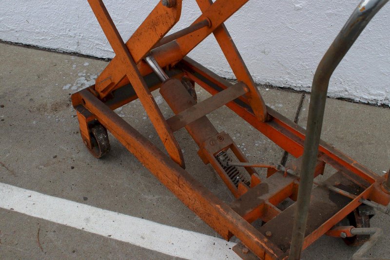 SCISSOR TABLE: STOCK #75728