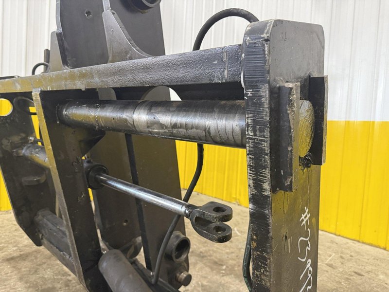 30,000 LBS SUPERIOR FAB MODEL #98-105-617 FORKLIFT MAST: YOBRO #23993