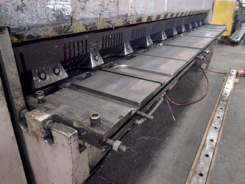 10' x 10 GAUGE CINCINNATI MODEL #1350 CNC HYDRAULIC POWER SQUARING SHEAR: STOCK 17233