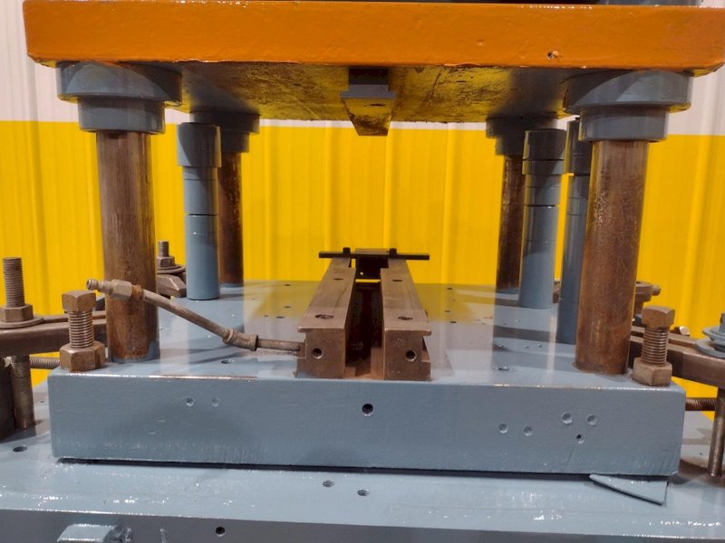 12 TON AIRAM PNEUMATIC CUTOFF PRESS: STOCK #11949