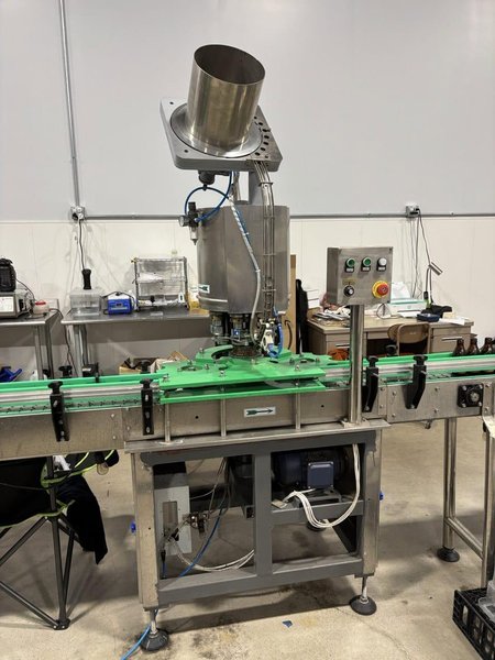 Zhangjiagang Bottling Line for Glass Bottles with Bottle Washer, Filler, Crowner, and Labeler