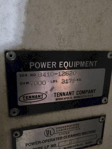 TENNANT 8410 LP FLOOR SCRUBBER USED