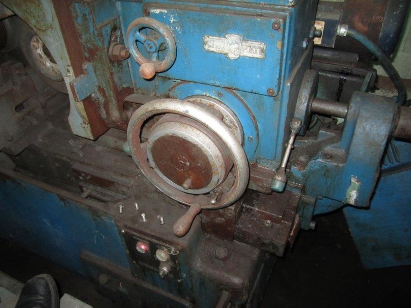 Cincinnati Model 220-8 Centerless Grinder 