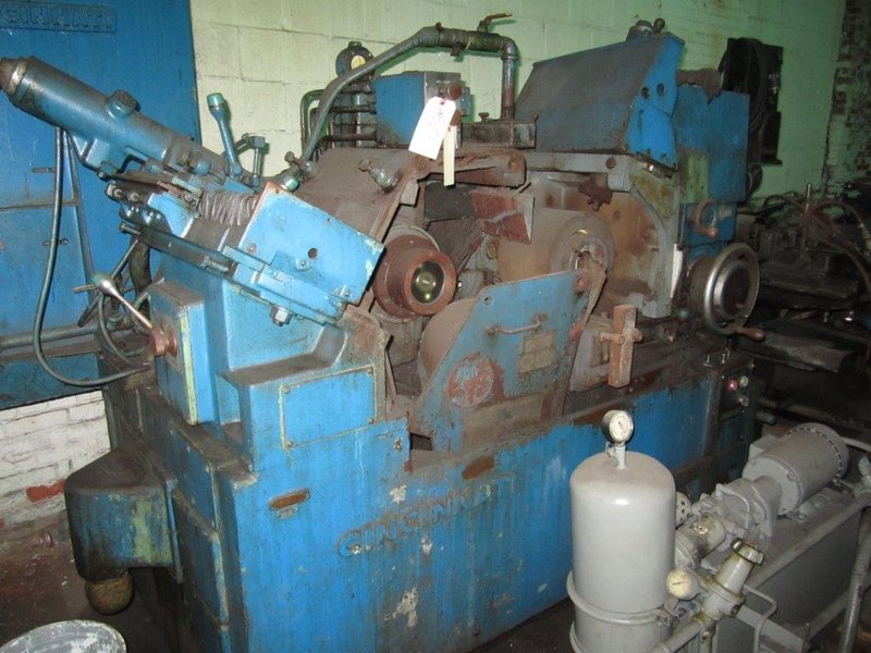 Cincinnati Model 220-8 Centerless Grinder 