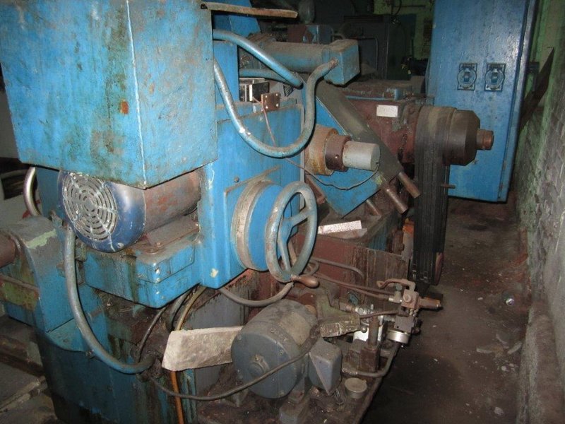 Cincinnati Model 220-8 Centerless Grinder 