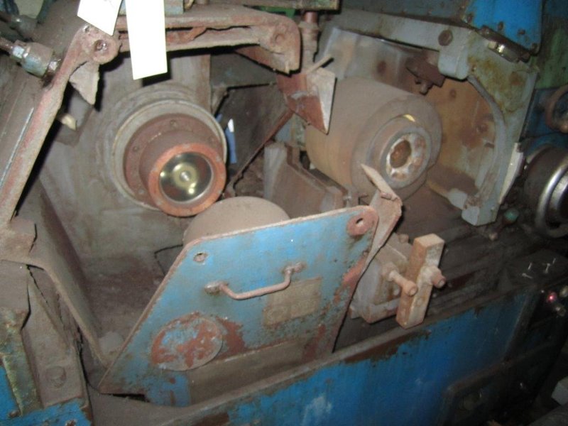 Cincinnati Model 220-8 Centerless Grinder 