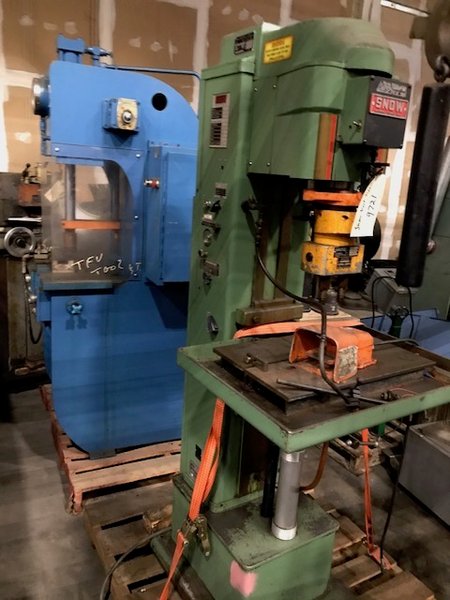 Snow Model DR-3-R Single Spindle Vertical Nut Tapper