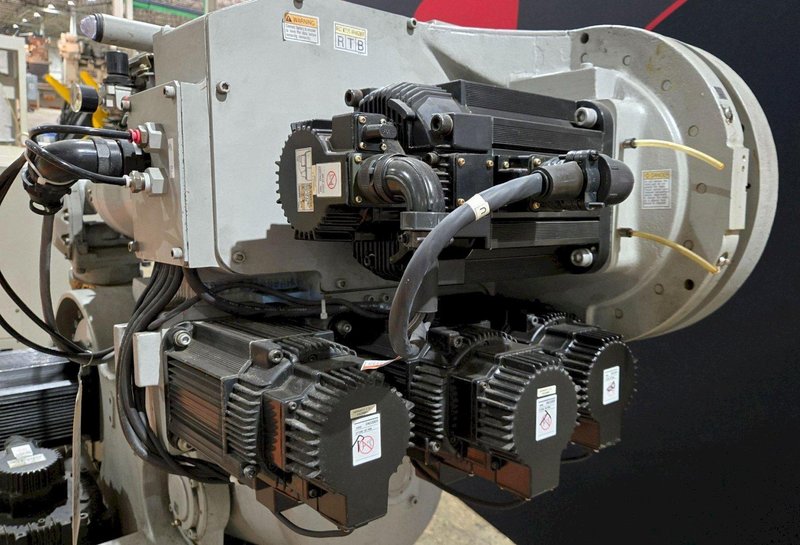 YASKAWA MOTOMAN UP130-RB00 INDUSTRIAL ROBOT ARM AND CONTROL CABINET USED