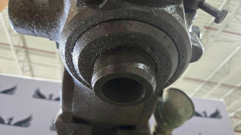 BRIDGEPORT 153367 VERTICAL MILL 1 1/2 HP 3 PH 230 V USED