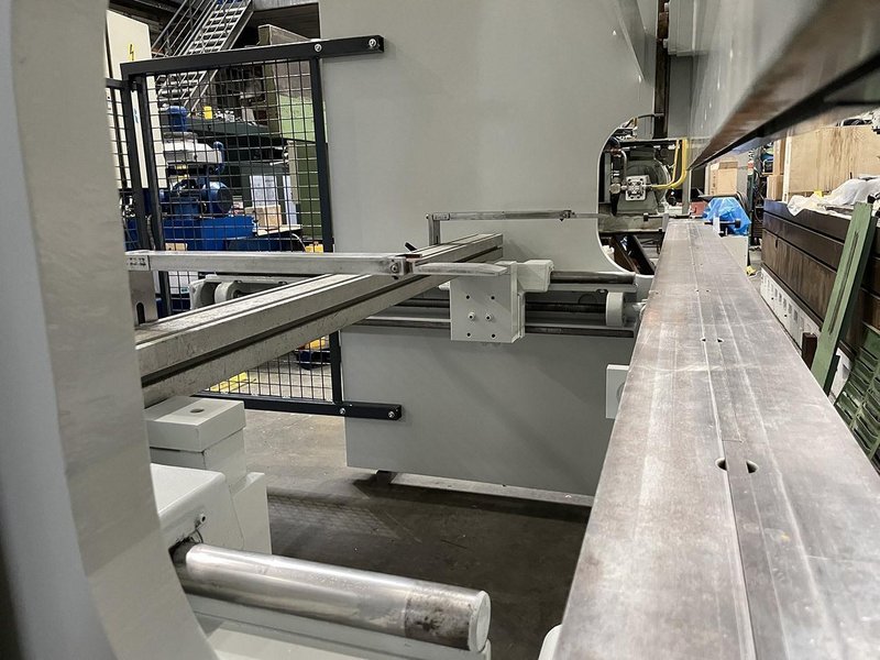 LVD PPEB 100 ton x 2500 mm + 1000 mm CNC