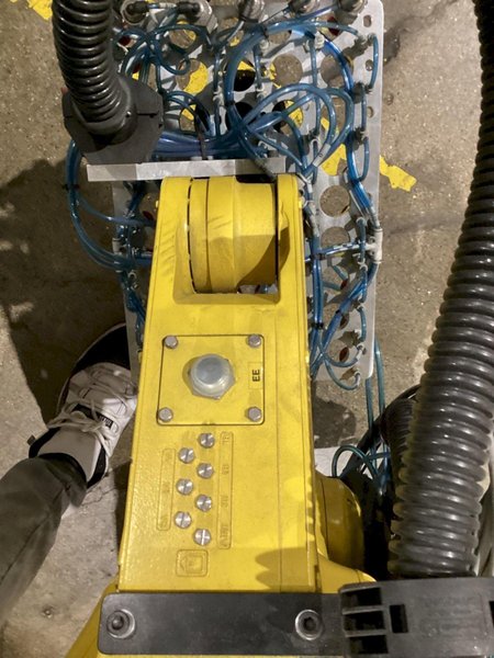 FANUC LR MATE 200iD w/ R-30iB Mate PLUS Controller, Gripper EOA Included USED