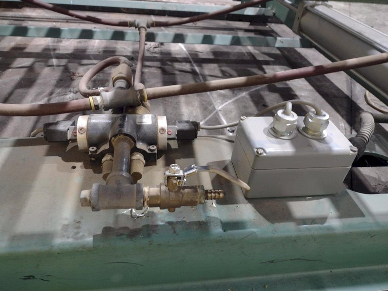 60" x 48" LIFT &amp; TILT UPENDER / TABLE WITH ROLLER CONVEYOR, 115 VOLT: YOBRO #24710