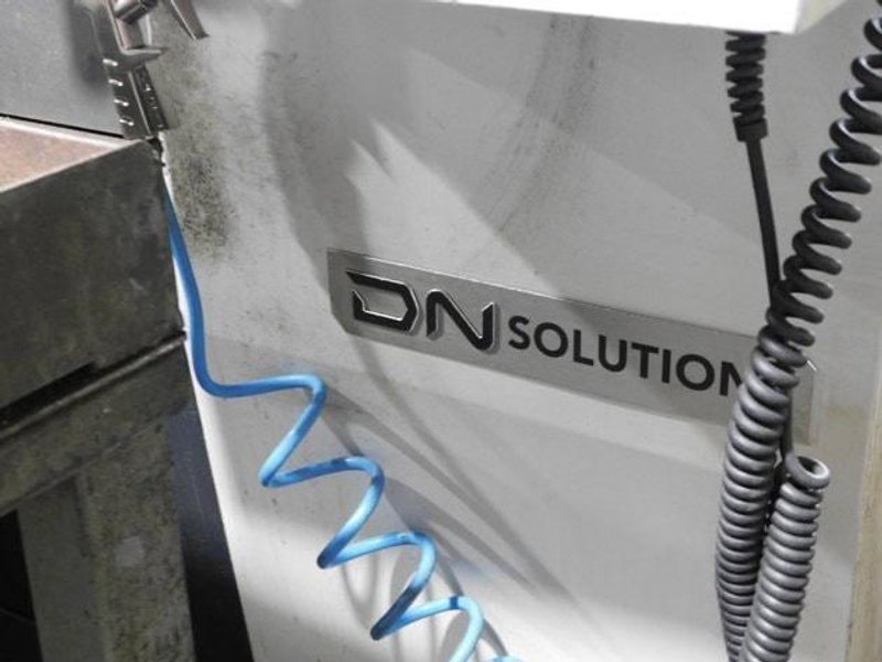 Doosan BVM 5700 VMC, 2022 – LNS Chip Conveyor &amp; Chip Blaster