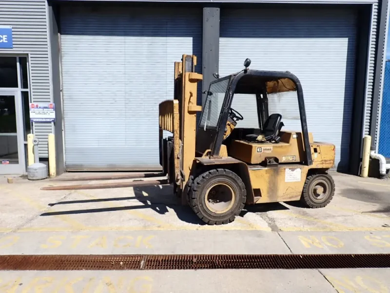 CATERPILLAR 8000 LBS FORKLIFT   -  V8OD