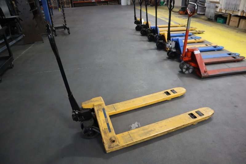 Pallet Jack Uline H-1043 5500 LB Capacity 27" Fork Width 48" Fork Length- Auction Item