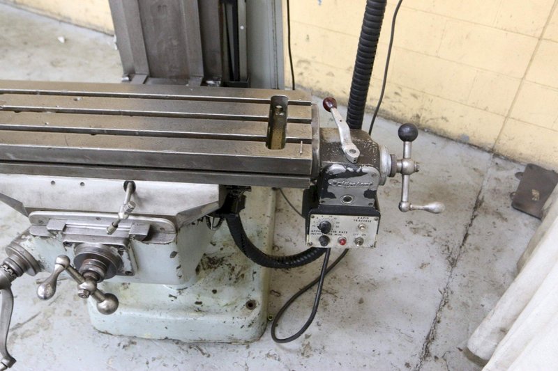 2 HP BRIDGEPORT VERTICAL KNEE MILL: STOCK #70645