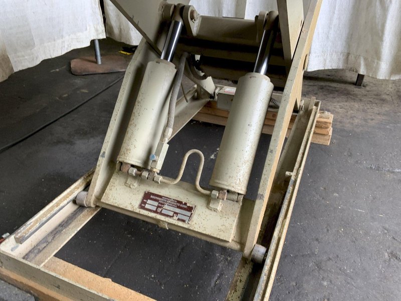 4000 LB SOUTHWORTH HYDRAULIC SCISSOR TABLE: STOCK #80985