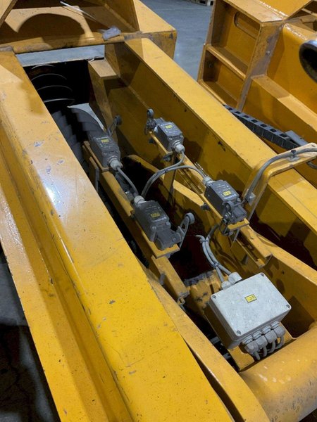 (8) 20 TON NEUERO GEDI 3277 MOBILE VEHICLE LIFTS: YOBRO #23870