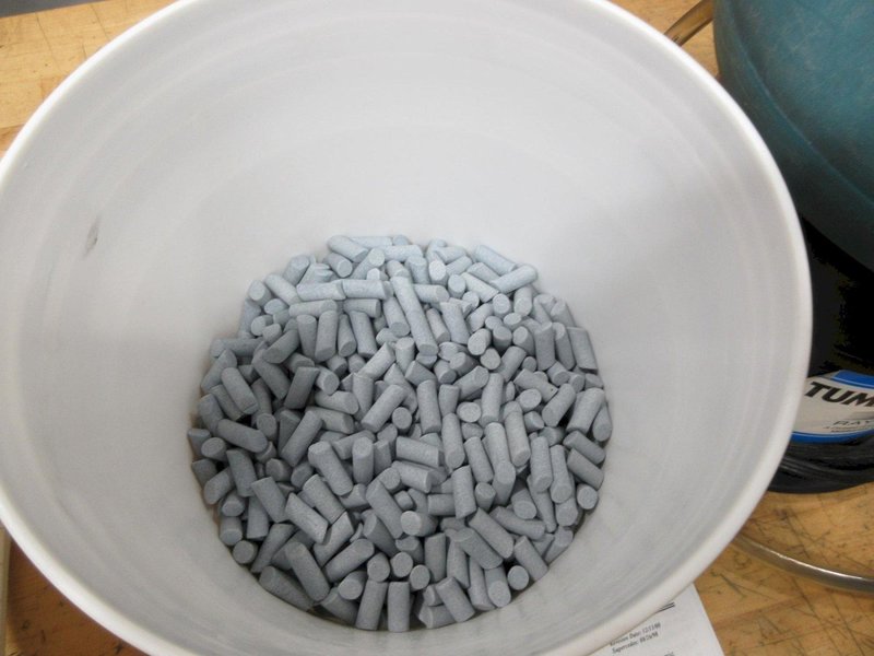 Raytech Tumble-Vibe and 1/3 Bucket of Deburring Media- Auction Item