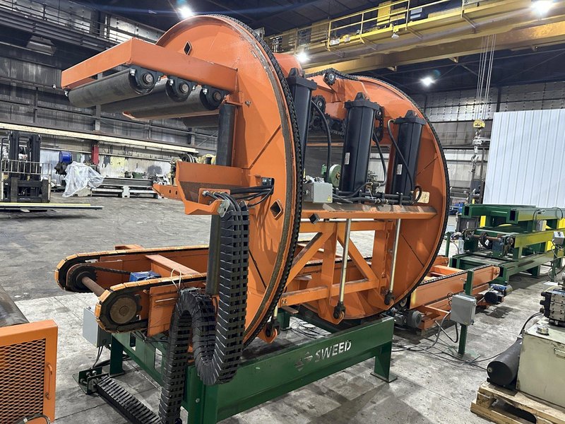 SWEED LOAD CLAMP &amp; TURNER / PACMAN FLIPPER SYSTEM WITH POWERED INFEED &amp; OUTFEED CONVEYORS: STOCK #22075