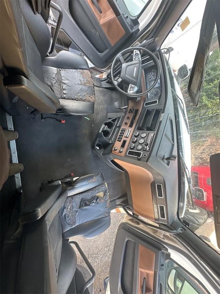 2019 Freightliner Cascadia 1FUJHHDR5KLKM7237