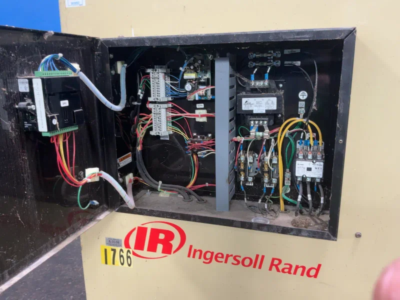 INGERSOLL RAND 9  HP REFRIGERATED COMPRESSED AIR DRYER  -  D2720INA400