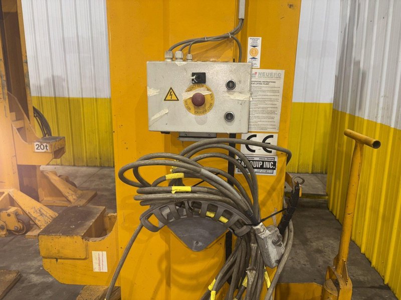 (4) 20 TON (160,000 LBS TOTAL) RAILWAY / NEUERO HEAVY DUTY MOBILE VERTICAL LIFT JACKS: YOBRO #24229