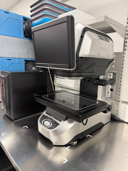 Keyence IM-8030 Image Dimension Measurement System, 2023
