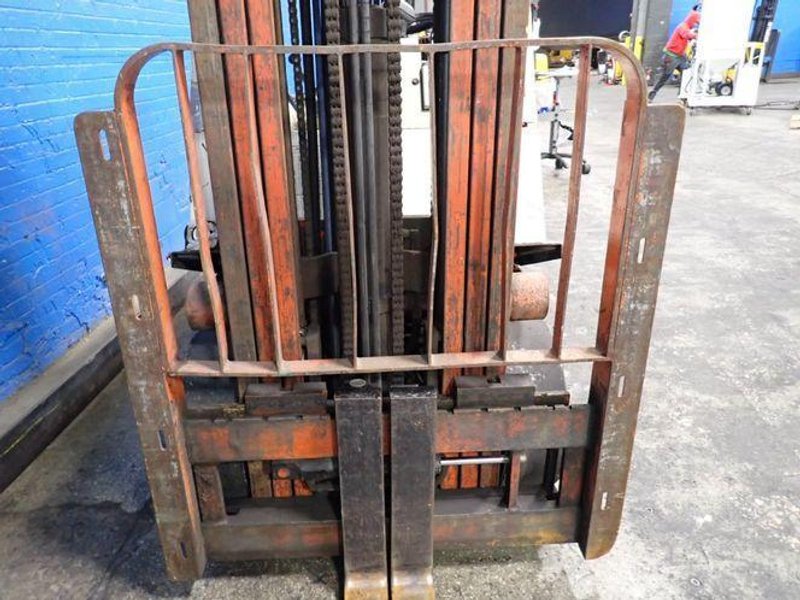 Nissan 4500 Lbs Propane Forklift - Cph02a25v