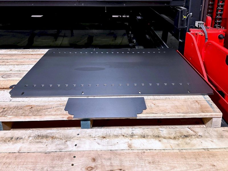 Amada EML2515-AJ 3kW / 33 TNF w/Automation - Accepting Offers