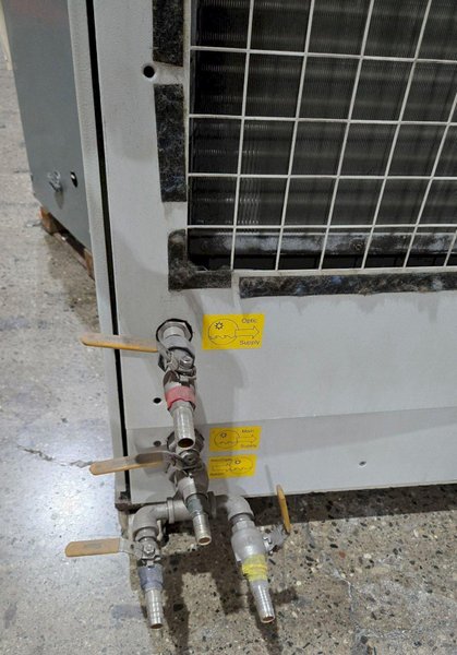 IPG PHOTONICS LC71. 01-A. 4. 5/6 LASER CHILLER, 400/480V, 3PH USED