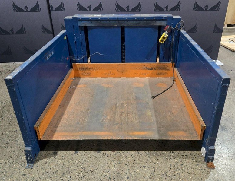 SOUTHWORTH C2-24 Platform Lift 2000 lbs Capacity USED