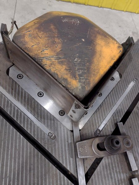 8&quot; X 8&quot; COMACA HYDRAULIC NOTCHER / NOTCHING MACHINE: STOCK #21131