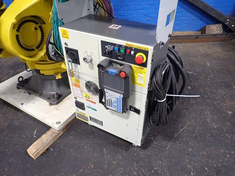 FANUC R-2000IC 165F ROBOT   -  A05B-1333-B201