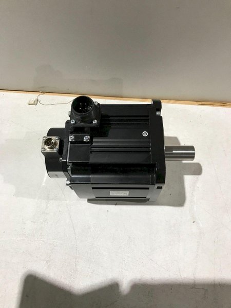 MITSUBISHI HF154S  SERVO MOTOR SUPPLIES NEW NO BOX