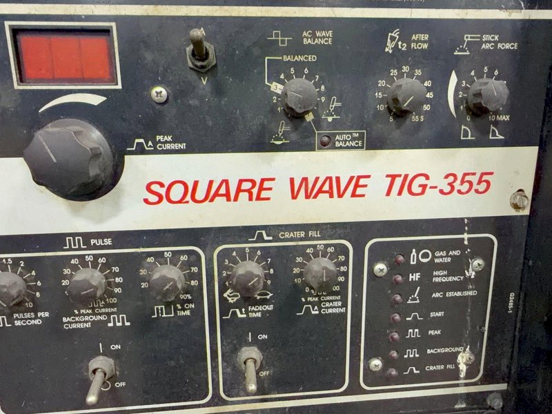 LINCOLN 350 AMP WELDER  -  SQUAREWAVE TIG-355