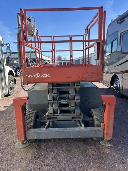 2017 Skyjack SJ6832RT Rough Terrain Scissor Lift – 32’ Platform Height, 68” Wide, Outriggers, Kubota Dual Fuel Engine