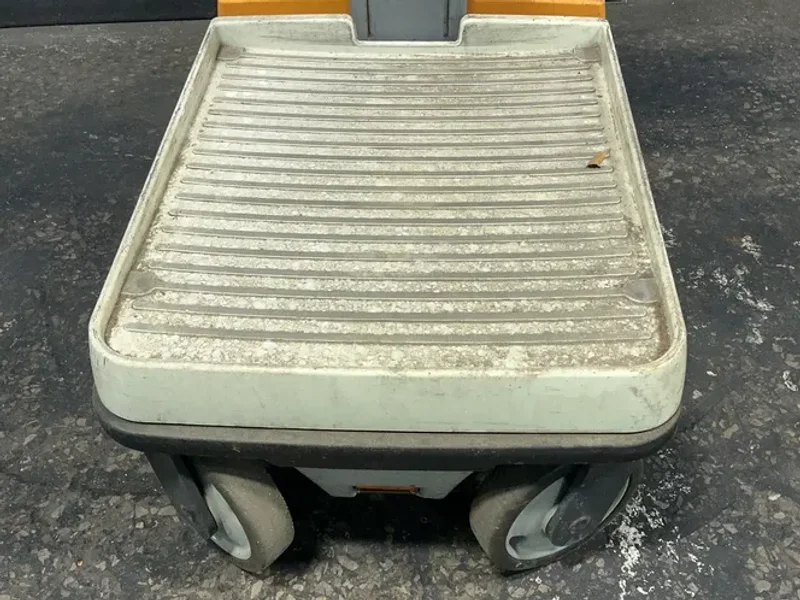 CROWN 300 LBS WAVE WORK ASSIST VEHICLE LIFT  -  WAV50-118