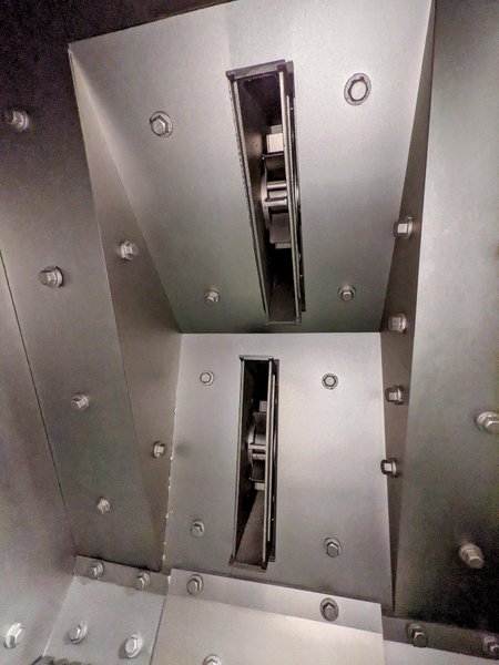 New Automatic Spinner Hanger Single Swing Door Shot Blast Machine